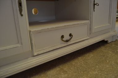 (L-633) Madalam valge kummut, TV alus