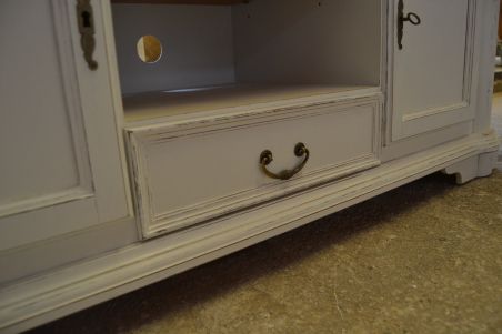 (L-633) Madalam valge kummut, TV alus