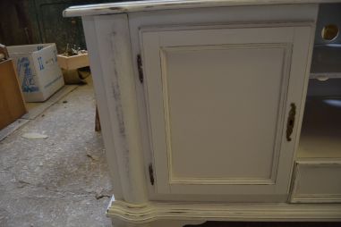 (L-633) Madalam valge kummut, TV alus