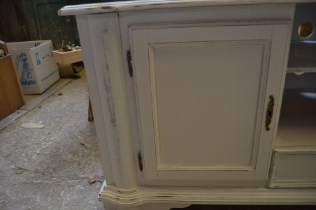 (L-633) Madalam valge kummut, TV alus