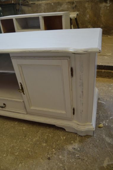 (L-633) Madalam valge kummut, TV alus