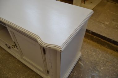 (L-633) Madalam valge kummut, TV alus