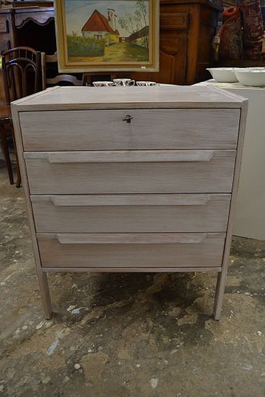 (L-641) Valge sahtlitega retro kummut