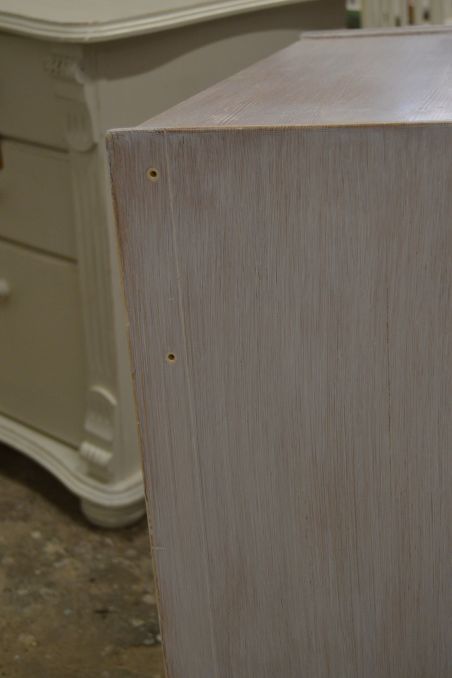 (L-641) Valge sahtlitega retro kummut (L-641) Valge sahtlitega retro kummut