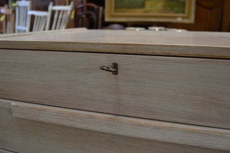 (L-641) Valge sahtlitega retro kummut (L-641) Valge sahtlitega retro kummut