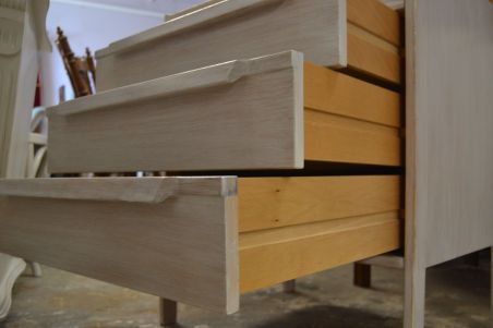 (L-641) Valge sahtlitega retro kummut (L-641) Valge sahtlitega retro kummut