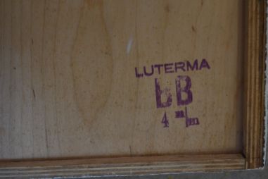 (L-642) Valge madalam kummut, tv-tehnika alus, Eesti päritolu