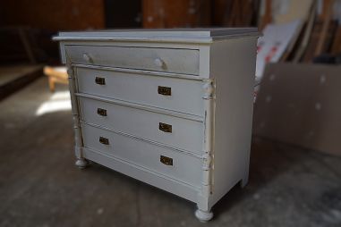 (L-644) Valge kummut