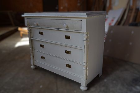 (L-644) Valge kummut