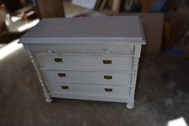 (L-644) Valge kummut