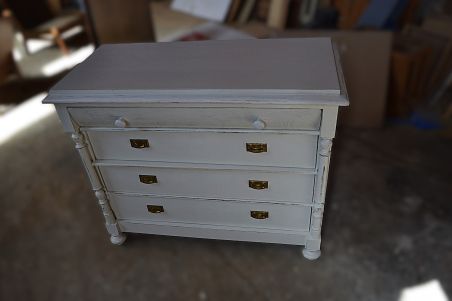 (L-644) Valge kummut