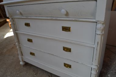 (L-644) Valge kummut