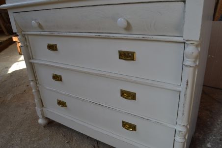 (L-644) Valge kummut