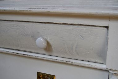 (L-644) Valge kummut