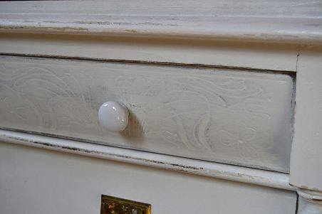 (L-644) Valge kummut