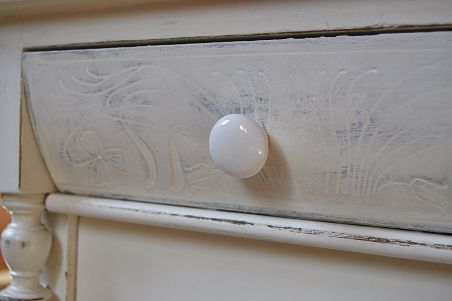 (L-644) Valge kummut