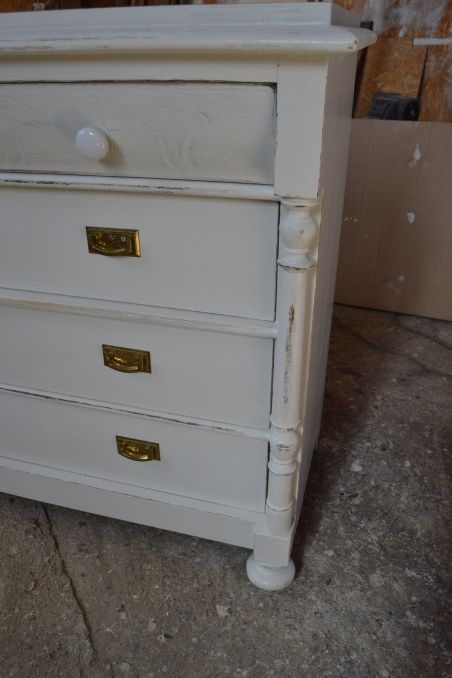 (L-644) Valge kummut