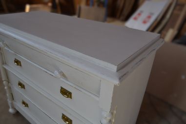 (L-644) Valge kummut