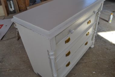 (L-644) Valge kummut