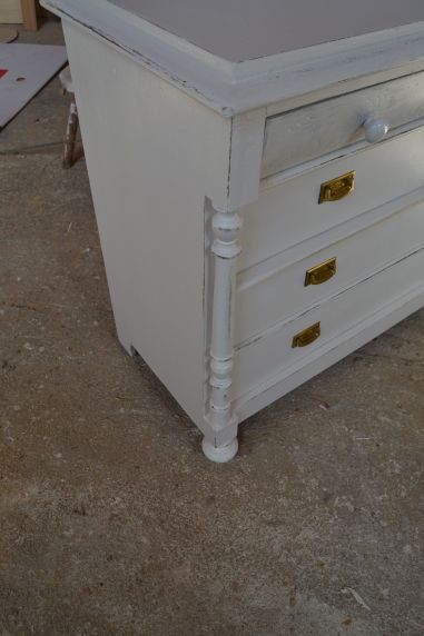 (L-644) Valge kummut