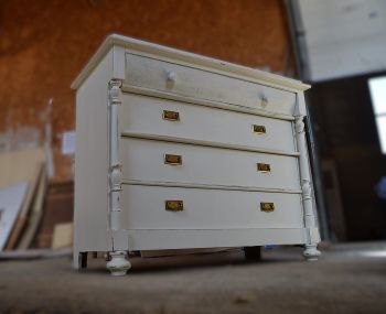 (L-644) Valge kummut