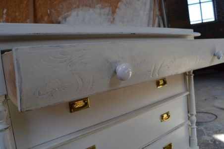 (L-644) Valge kummut