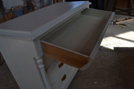 (L-644) Valge kummut