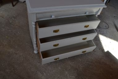 (L-644) Valge kummut