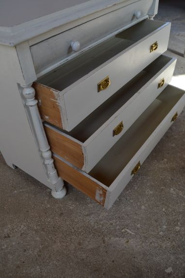 (L-644) Valge kummut