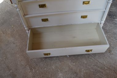 (L-644) Valge kummut