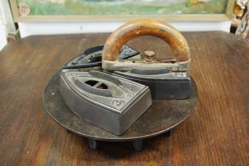 (n-6819) Ank.H, vana triikraudade komplekt koos pliidiplaadiga 2