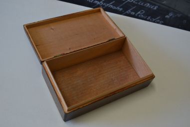 (n-6827) Vanem puidust kast, laegas