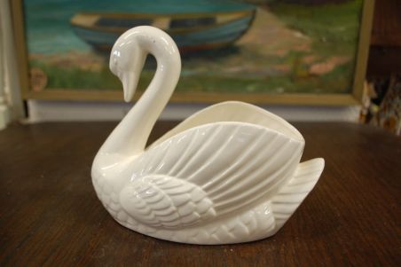 (n-6833) Valge vaas/kauss "Luik"