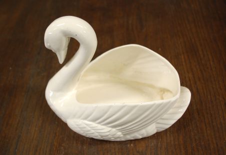 (n-6833) Valge vaas/kauss "Luik"