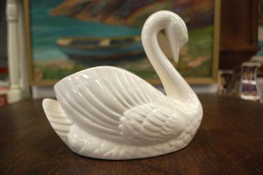 (n-6833) Valge vaas/kauss "Luik"