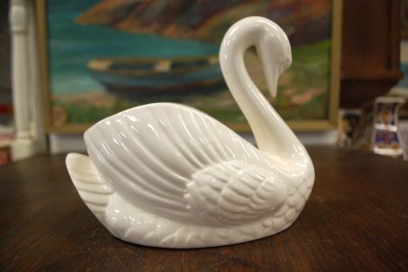 (n-6833) Valge vaas/kauss "Luik"