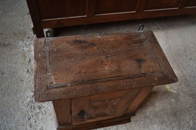 (n-6837) Vanem puidust seinakapp