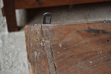 (n-6837) Vanem puidust seinakapp