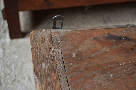 (n-6837) Vanem puidust seinakapp