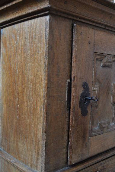 (n-6837) Vanem puidust seinakapp