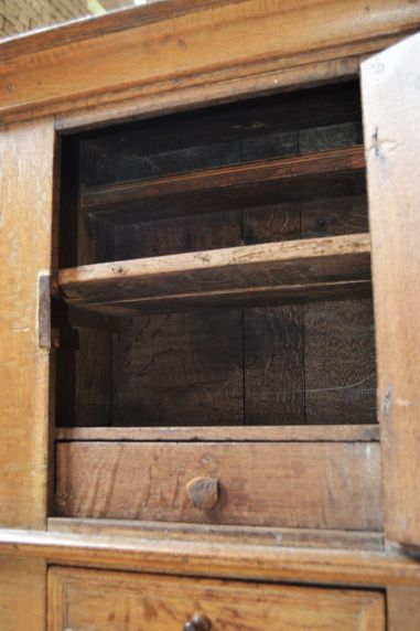 (n-6837) Vanem puidust seinakapp