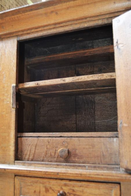 (n-6837) Vanem puidust seinakapp