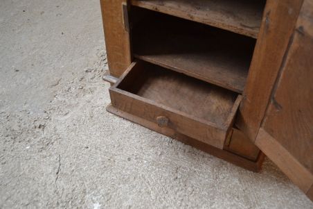 (n-6837) Vanem puidust seinakapp