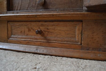 (n-6837) Vanem puidust seinakapp