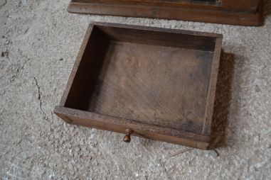 (n-6837) Vanem puidust seinakapp