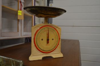 (n-6846) Vana metallist lauakaal EFFEM