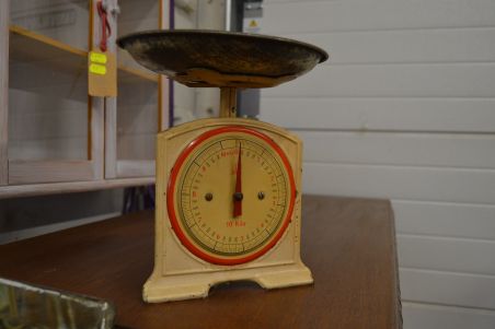 (n-6846) Vana metallist lauakaal EFFEM