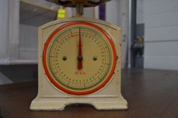 (n-6846) Vana metallist lauakaal EFFEM 2