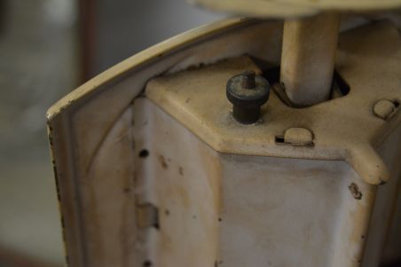 (n-6846) Vana metallist lauakaal EFFEM