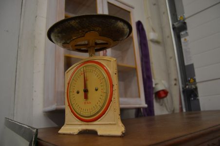 (n-6846) Vana metallist lauakaal EFFEM